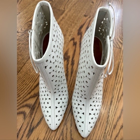 New ALAIA PARIS Blanc Stilleto Heel Leather Ankle Boot Sz 40 $1590 NWT - Picture 4 of 5